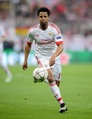 5. April 2016: Muenchen, Allianz Arena: Fussball UEFA Champions League, Viertelfinale: FC Bayern Muenchen - Benfica Lissabon: Lissabons Eliseu am Ball.
