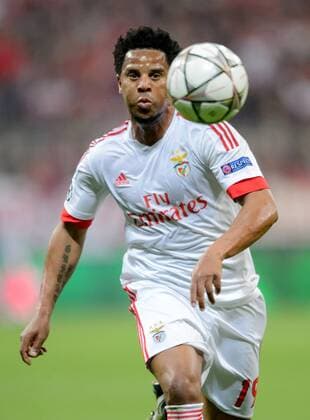 5. April 2016: Muenchen, Allianz Arena: Fussball UEFA Champions League, Viertelfinale: FC Bayern Muenchen - Benfica Lissabon: Lissabons Eliseu am Ball.