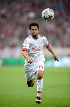 5. April 2016: Muenchen, Allianz Arena: Fussball UEFA Champions League, Viertelfinale: FC Bayern Muenchen - Benfica Lissabon: Lissabons Eliseu am Ball.