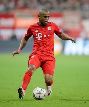 5. April 2016: Muenchen, Allianz Arena: Fussball UEFA Champions League, Viertelfinale: FC Bayern Muenchen - Benfica Lissabon: Muenchens Douglas Costa de Souza am Ball.