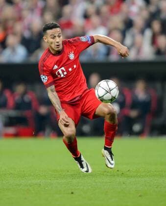 5. April 2016: Muenchen, Allianz Arena: Fussball UEFA Champions League, Viertelfinale: FC Bayern Muenchen - Benfica Lissabon: Muenchens Thiago Alcantara am Ball.
