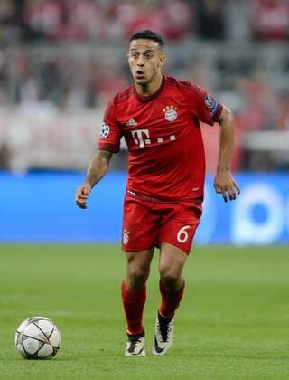 5. April 2016: Muenchen, Allianz Arena: Fussball UEFA Champions League, Viertelfinale: FC Bayern Muenchen - Benfica Lissabon: Muenchens Thiago Alcantara am Ball.