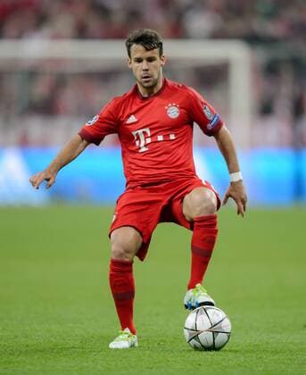 5. April 2016: Muenchen, Allianz Arena: Fussball UEFA Champions League, Viertelfinale: FC Bayern Muenchen - Benfica Lissabon: Muenchens Juan Bernat am Ball.
