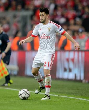 5. April 2016: Muenchen, Allianz Arena: Fussball UEFA Champions League, Viertelfinale: FC Bayern Muenchen - Benfica Lissabon: Lissabons Pizzi am Ball.