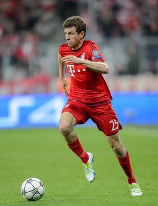 5. April 2016: Muenchen, Allianz Arena: Fussball UEFA Champions League, Viertelfinale: FC Bayern Muenchen - Benfica Lissabon: Muenchens Thomas Mueller am Ball.