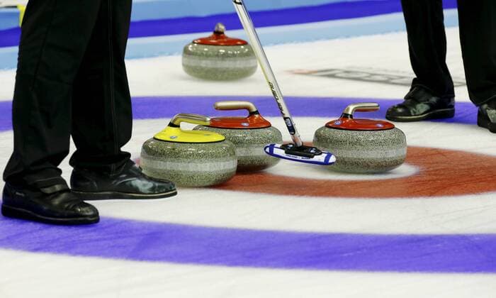 06.04.2016 Basel , Schweiz , Curling Herren Weltmeisterschaft.St.Jakobshalle Bild zeigt Curlingsteine Feature Aktion 