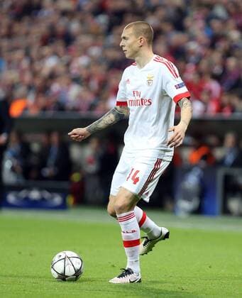 FC Bayern München - Benfica Lissabon Deutschland, München, 05.04.2016, Fussball, UEFA Champions League, Saison 2015 2016, Viertelfinale, Hinspiel, FC Bayern München - Benfica Lissabon (1:0): Victor Lindelöf (Benfica Lissabon).