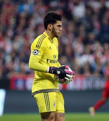 FC Bayern München - Benfica Lissabon Deutschland, München, 05.04.2016, Fussball, UEFA Champions League, Saison 2015 2016, Viertelfinale, Hinspiel, FC Bayern München - Benfica Lissabon (1:0): Ederson (Benfica Lissabon).