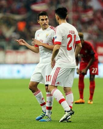 FC Bayern München - Benfica Lissabon Deutschland, München, 05.04.2016, Fussball, UEFA Champions League, Saison 2015 2016, Viertelfinale, Hinspiel, FC Bayern München - Benfica Lissabon (1:0): v.l. Nico Gaitan, Pizzi (beide Benfica Lissabon).