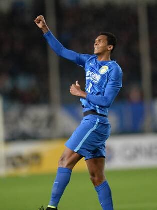 Joao Alves of China s Jiangsu Suning celebrates after scoring a goal by a penalty shot against Japans FC Tokyo in their Group E match during the AFC Champions League 2016 in Nanjing city, east China s Jiangsu province, 6 April 2016. Jiangsu Suning vs FC Tokyo at AFC Champions League  20160406_50279