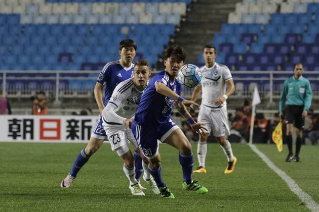 April 6, 2016 - Suwon, Gyeonggi, South Korea - Shin Se Gye of Suwon Samsung Bluewings FC and Jai Ingham of Melbourne Victory action during an ACL Group G Suwon Samsung Bluewings FC vs Melbourne Victory match at World Cup Stadium in Suwon South Korea. Today match 1:1 Same. ACL-Group G Suwon Samsung Bluewings FC v Melbourne Victory-Suwon - ZUMAs168
