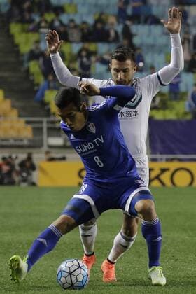 April 6, 2016 - Suwon, Gyeonggi, South Korea - Cho Won Hee of Suwon Samsung Bluewings FC and Kosta Barbarouses of Melbourne Victory action during an ACL Group G Suwon Samsung Bluewings FC vs Melbourne Victory match at World Cup Stadium in Suwon South Korea. Today match 1:1 Same. ACL-Group G Suwon Samsung Bluewings FC v Melbourne Victory-Suwon - ZUMAs168
