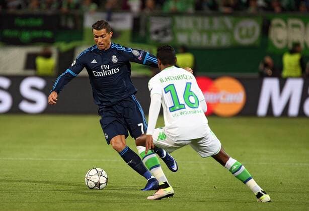 06.04.2016, xovx, Fussball UEFA Champions League, VfL Wolfsburg - Real Madrid, emspor, v.l. Cristiano Ronaldo (Real Madrid), Bruno Henrique (VfL Wolfsburg), Aktion.