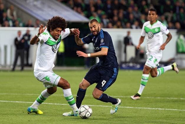 06.04.2016, xovx, Fussball UEFA Champions League, VfL Wolfsburg - Real Madrid, emspor, v.l. Dante (VfL Wolfsburg), Karim Benzema (Real Madrid), Aktion.
