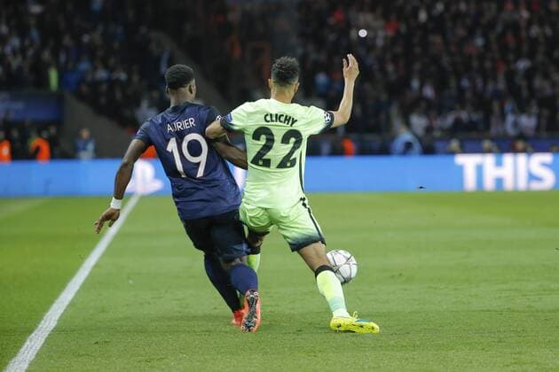 carton jaune Gael Clichy (Manchester City FC) faute sur Serge Aurier (psg) FOOTBALL : Paris St. Germain (PSG) vs Manchester City - Champions League - 06 04 2016 StephaneAllamanx 