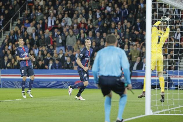 Zlatan Ibrahimovic (psg) fait une tete arretee par Joe Hart (Manchester City FC), Angel Di Maria (psg) FOOTBALL : Paris St. Germain (PSG) vs Manchester City - Champions League - 06 04 2016 StephaneAllamanx 