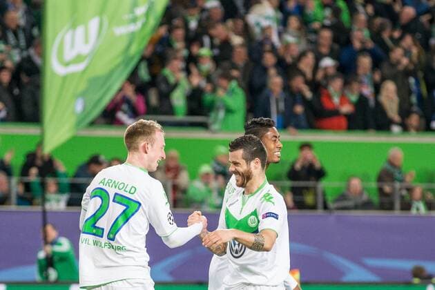 Wolfsburg Vierinha (VfL Wolfsburg 8) und Maximilian Arnold (VfL Wolfsburg 27) beim Torjubel nach dem Treffer zum 2:0 beim Champions League Viertelfinal Hinspiel zwischen dem VfL Wolfsburg und Real Madrid am 06.04.2016, Copyright: Schuelerx xEibnerx-xPressefoto EP_JSE