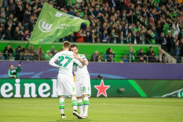 Wolfsburg Vierinha (VfL Wolfsburg 8) und Maximilian Arnold (VfL Wolfsburg 27) beim Torjubel nach dem Treffer zum 2:0 beim Champions League Viertelfinal Hinspiel zwischen dem VfL Wolfsburg und Real Madrid am 06.04.2016, Copyright: Schuelerx xEibnerx-xPressefoto EP_JSE
