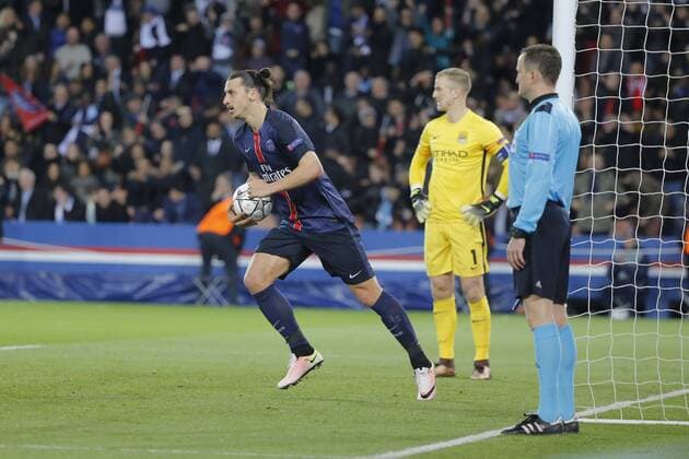 Zlatan Ibrahimovic (psg) inscrit un but contre Joe Hart (Manchester City FC) FOOTBALL : Paris St. Germain (PSG) vs Manchester City - Champions League - 06 04 2016 StephaneAllamanx 