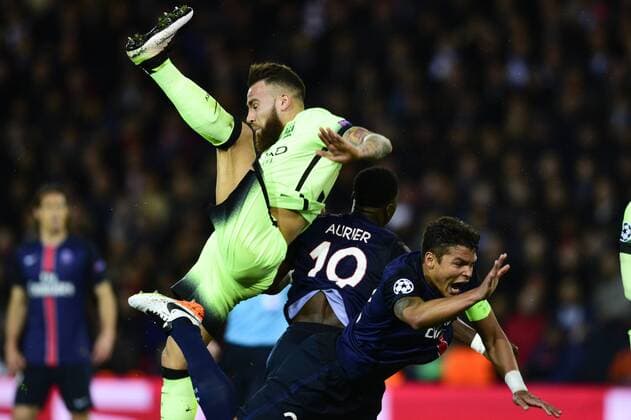 Nicolas Otamendi ( Manchester city ) - Thiago Silva ( PSG ) FOOTBALL : Paris St. Germain (PSG) vs Manchester City - Champions League - Paris - 06 04 2016 FedericoPestellinix 