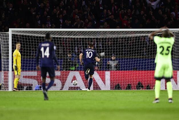 Bilder des Tages - SPORT Zlatan Ibrahimovic ( PSG ) FOOTBALL : Paris St. Germain (PSG) vs Manchester City - Champions League - Paris - 06 04 2016 FedericoPestellinix 