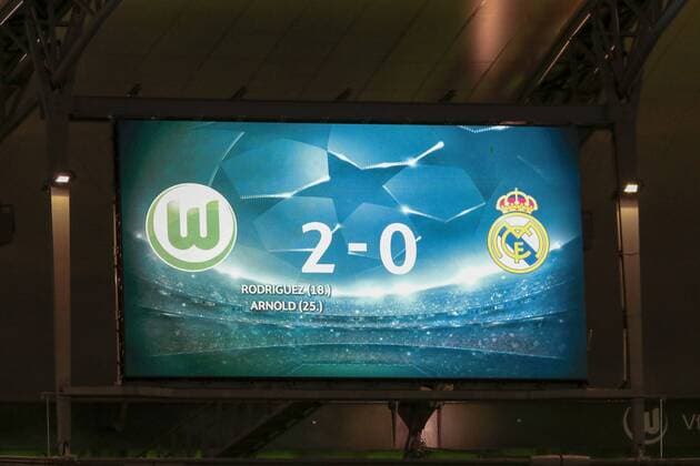Fußball, UEFA Champions League, VfL Wolfsburg - Real Madrid CF; Anzeigetafel Ergebnis Habzeit Halftime 2:0 2-0. xtgx