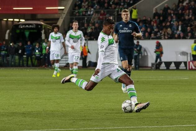 Fußball, UEFA Champions League, VfL Wolfsburg - Real Madrid CF; Bruno Henrique (Wolfsburg, 16) Torschuss. xtgx