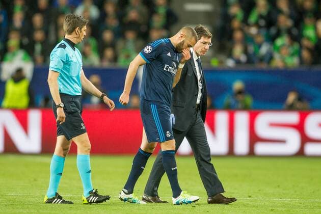 Wolfsburg Karim Benzema (Real Madrid CF 9) wird verletungsbeding Ausgewechselt beim Champions League Viertelfinal Hinspiel zwischen dem VfL Wolfsburg und Real Madrid am 06.04.2016, Copyright: Schuelerx xEibnerx-xPressefoto EP_JSE
