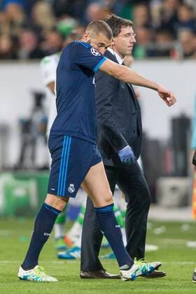 Wolfsburg Karim Benzema (Real Madrid CF 9) wird verletungsbeding Ausgewechselt beim Champions League Viertelfinal Hinspiel zwischen dem VfL Wolfsburg und Real Madrid am 06.04.2016, Copyright: Schuelerx xEibnerx-xPressefoto EP_JSE