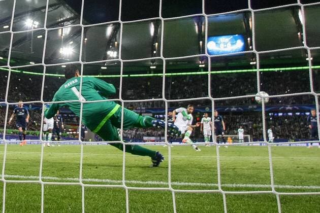 Wolfsburg Ricardo Rodriguez (VfL Wolfsburg 34) mit dem Tor zum 1:0 beim Champions League Viertelfinal Hinspiel zwischen dem VfL Wolfsburg und Real Madrid am 06.04.2016, Copyright: Schuelerx xEibnerx-xPressefoto EP_JSE