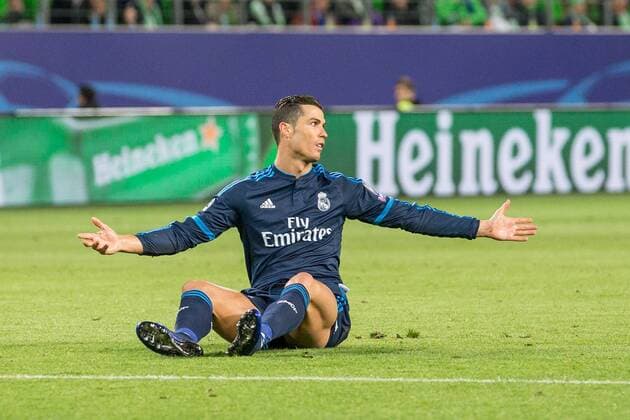 Themen der Woche - SPORT Wolfsburg Cristiano Ronaldo (Real Madrid CF 7) am Boden beim Champions League Viertelfinal Hinspiel zwischen dem VfL Wolfsburg und Real Madrid am 06.04.2016, Copyright: Schuelerx xEibnerx-xPressefoto EP_JSE