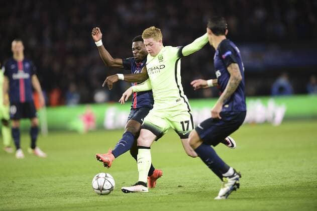 Serge Aurier (PSG) vs Kevin De Bruyne (Manchester City) FOOTBALL : Paris St. Germain (PSG) vs Manchester City - Champions League - 06 04 2016 JBAutissierx 