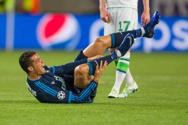 Wolfsburg Cristiano Ronaldo (Real Madrid CF 7) am Boden mit kaputter Stutze beim Champions League Viertelfinal Hinspiel zwischen dem VfL Wolfsburg und Real Madrid am 06.04.2016, Copyright: Schuelerx xEibnerx-xPressefoto EP_JSE