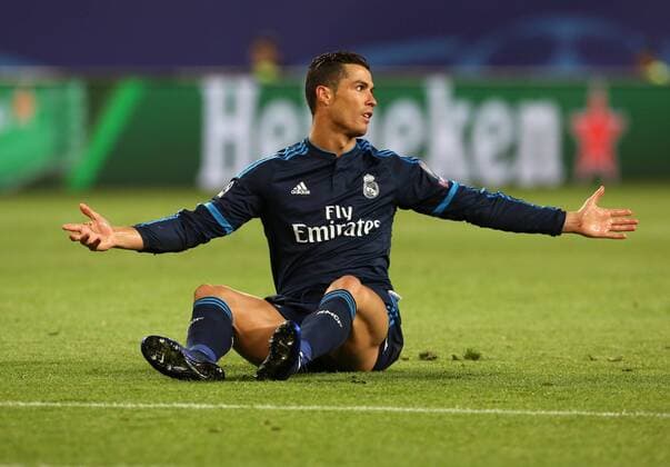 Cristiano Ronaldo enttäuscht Enttäuschung Fußball Fussball UEFA Championsleague Herren Viertelfinale Saison 2015 2016 06.04.2016 VfL Wolfsburg vs. Real Madrid