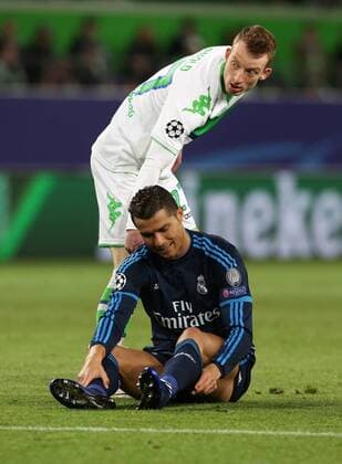 Cristiano Ronaldo enttäuscht, Maximilian Arnold Enttäuschung Fußball Fussball UEFA Championsleague Herren Viertelfinale Saison 2015 2016 06.04.2016 VfL Wolfsburg vs. Real Madrid