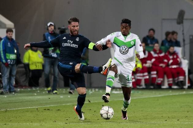 Fußball, UEFA Champions League, VfL Wolfsburg - Real Madrid CF; v.l Sergio Ramos gegen Bruno Henrique (Wolfsburg, 16) Zweikampf, Duell, duell, tackle, Tackling, Aktion, action. xtgx