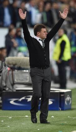 Cheftrainer Dieter HECKING (VfL) Fussball international: UEFA Championsleague, Saison 2015 2016, Viertelfinale Hinspiel: VfL Wolfsburg - Real Madrid in Wolfsburg, Deutschland am 06.04.2016,