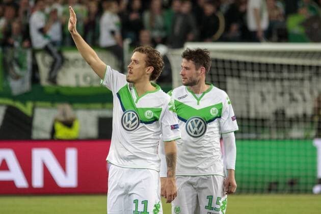 Fußball, UEFA Champions League, VfL Wolfsburg - Real Madrid CF; Max Kruse (Wolfsburg, 11) bedankt sich bei Fans, Dank, bedanken, feiern. xtgx