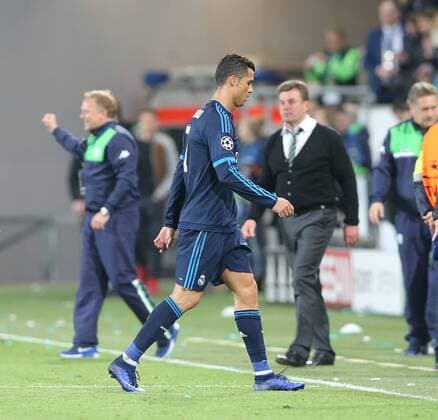 Cristiano Ronaldo (Real Madrid) verlässt als erster das Spielfeld nach der Niederlage