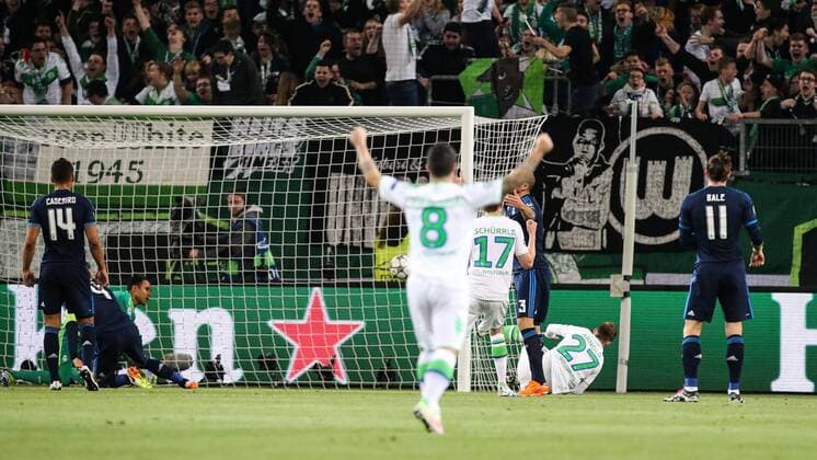 Torschütze Maximilian Arnold (VfL Wolfsburg) trifft zum 2-0 - Champions League Viertelfinale Saison 2015-2016 VfL Wolfsburg vs. Real Madrid in der Volkswagen Arena in Wolfsburg - Aktion,Deutschland, Fussball, Mann,Männer,06.04.2016