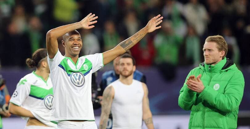 Naldo (VfL Wolfsburg) feiert den Sieg