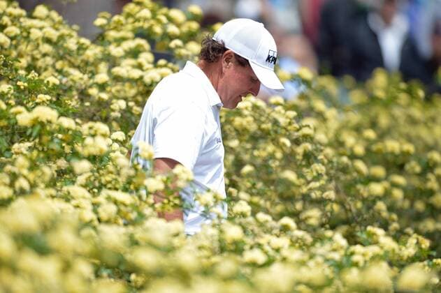 Phil Mickelson walks to the eighth green during the Par Three Contest at the 2016 Masters Tournament at Augusta National in Augusta, Georgia on April 6, 2016.  AUG20160406327 KEVINxDIETSCH