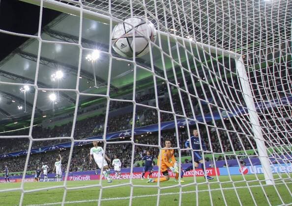 nicht gegebenes Tor Cristiano RONALDO, Real Madrid 7 VFL WOLFSBURG - REAL MADRID 2-0 Quarterfinal, Football UEFA Champions League, Wolfsburg, 06.04.2016 CL Saison 2015 2016