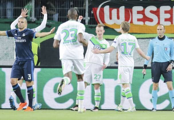 Maximilian ARNOLD, WOB 27 Torjubel, Jubel nach dem Tor zum 2-0 mit Andre SCHUERRLE, WOB 17 VFL WOLFSBURG - REAL MADRID 2-0 Quarterfinal, Football UEFA Champions League, Wolfsburg, 06.04.2016 CL Saison 2015 2016