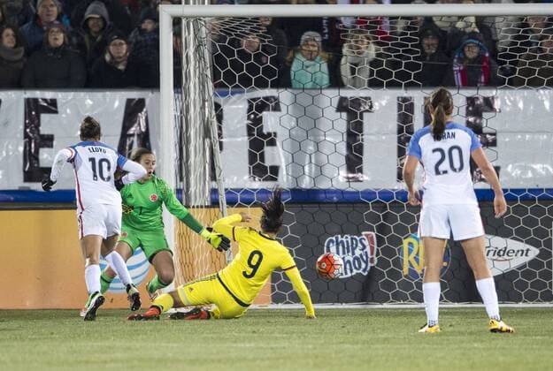April 6, 2016 - East Hartford, Connecticut, U.S - United States of America midfielder CARLI LLOYD (10) gets a shot past Colombia goalkeeper CATALINA PEREZ (1) and Colombia defender ORIANICA VELASQUEZ (9) in the first half at Pratt & Whitney Stadium in East Hartford, CT Soccer 2016 - International Friendly Länderspiel U.S. Women s national team Nationalteam vs. Colombia 7-0. - ZUMAs192