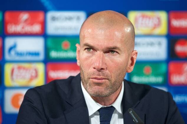 Fussball Wolfsburg 06.04.2016 Champions League Viertelfinale Hinspiel VFL Wolfsburg - Real Madrid Zinedine Zidane (Real Madrid, Trainer) Pressekonferenz
