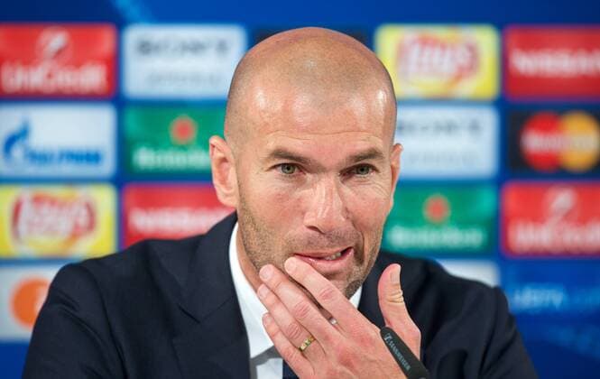 Fussball Wolfsburg 06.04.2016 Champions League Viertelfinale Hinspiel VFL Wolfsburg - Real Madrid Zinedine Zidane (Real Madrid, Trainer) Pressekonferenz