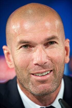 Fussball Wolfsburg 06.04.2016 Champions League Viertelfinale Hinspiel VFL Wolfsburg - Real Madrid Zinedine Zidane (Real Madrid, Trainer) Pressekonferenz