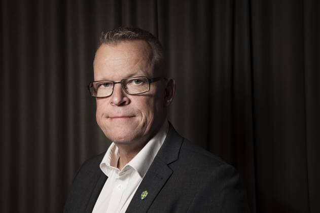 160407 Jan Andersson poserar för ett porträtt efter att ha presenterats som ny förbundskapten för Sveriges fotbollslandslag under en presskonferens anordnad av Svenska Fotbollförbundet den 7 april 2016 i Stockholm.  Copyright: JOELxMARKLUND BB160407JM024