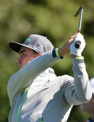 Rickie Fowler hits his tee shot on the 4th hole in the first round of the 2016 Masters Tournament at Augusta National in Augusta, Georgia on April 7, 2016.  MAS20160407124 KEVINxDIETSCH